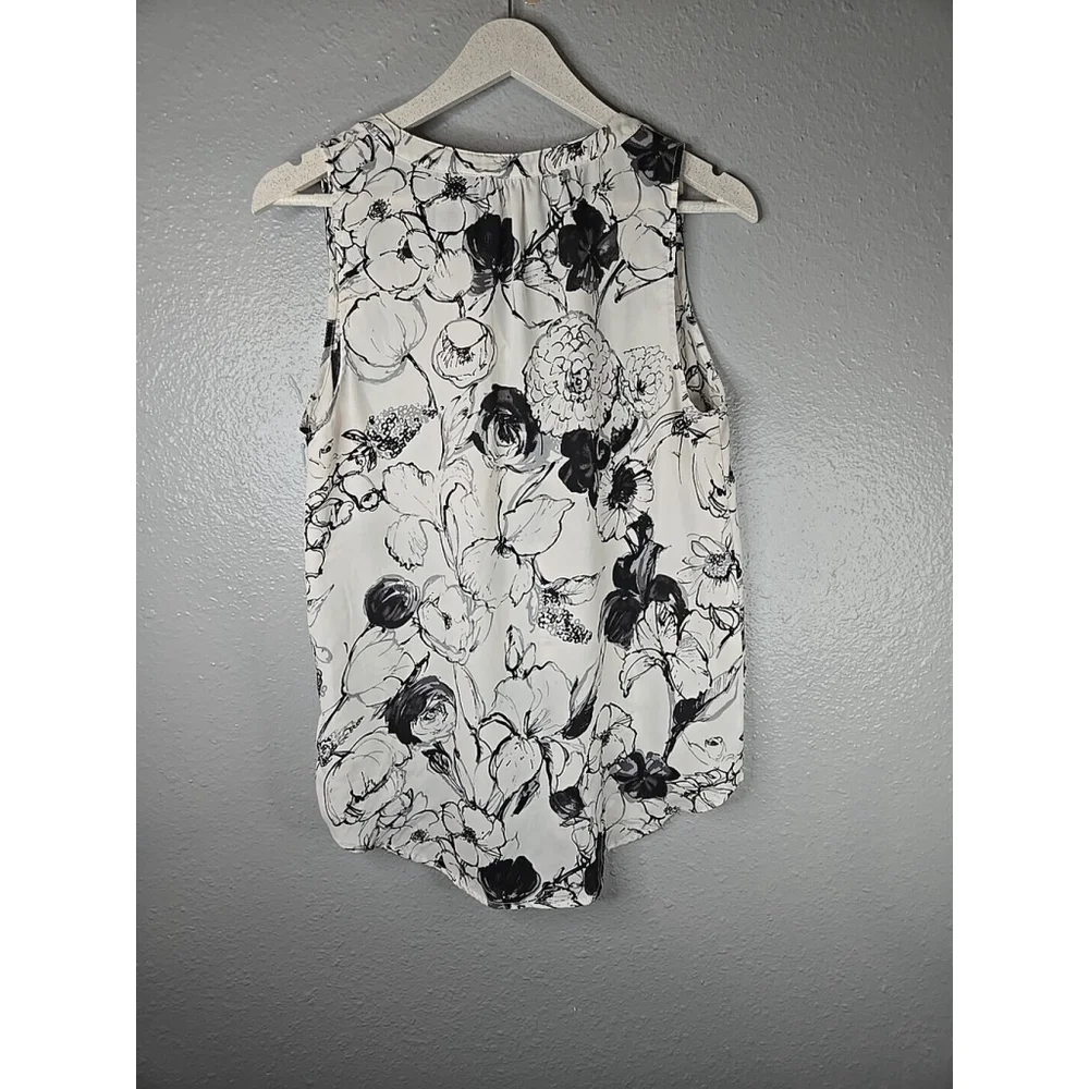 Fenn Wright Manson Women's Black and White Floral Sleeveless Blouse Size Medium